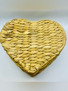 Pier 1 Natural Hyacinth Heart Shaped Storage Basket w/Hinged Top. 9 by 7 by 3 in